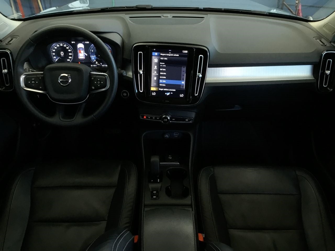 2022 Volvo XC40 MOMENTUM T4